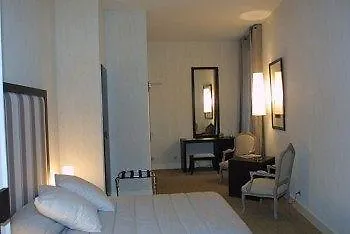 L'Hostellerie De La Pomarede Et Le Presbytere La Pomarède
