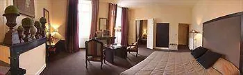 L'Hostellerie De La Pomarede Et Le Presbytere